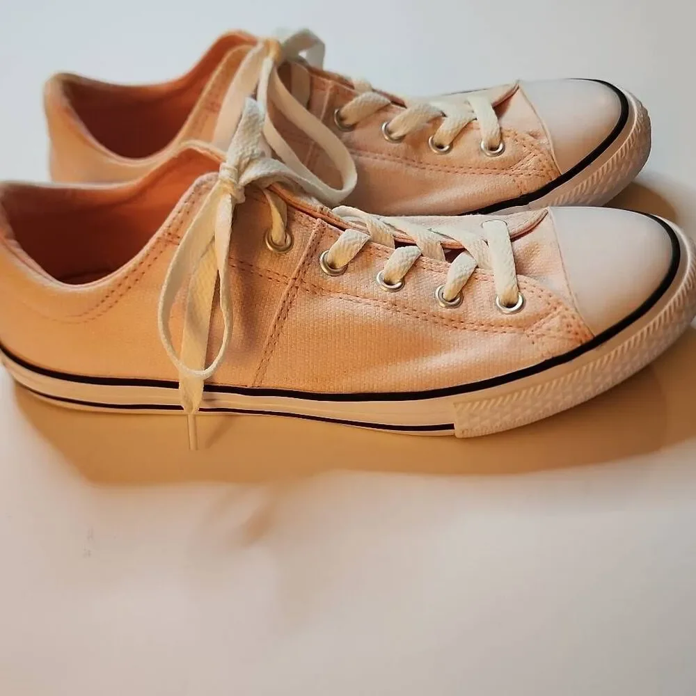 Converse Chuck Taylor All Star Maisie Low Top Sneakers in Light Pink Junior's Si
